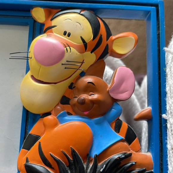 Winnie the Pooh and friends picture frame, 8 3/4 “ by 6 1/2”. - Picture 11 of 13